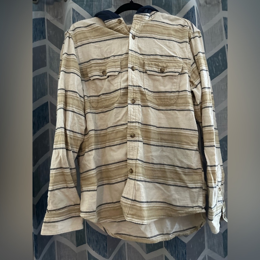 The Old Navy Hooded Flannel Shirt in men's size M